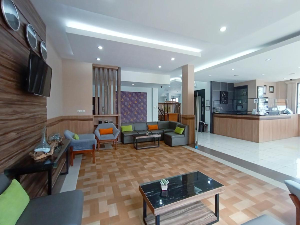 El Hotel Malang Eksteriør billede